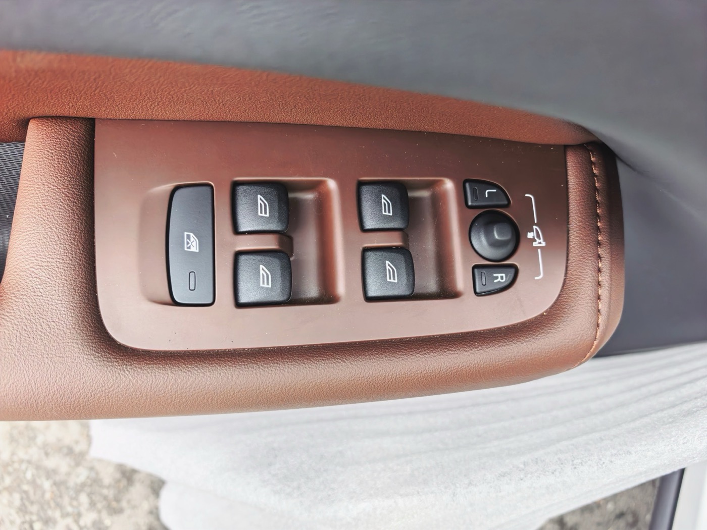 Volvo XC60 B5 AWD, фото 16